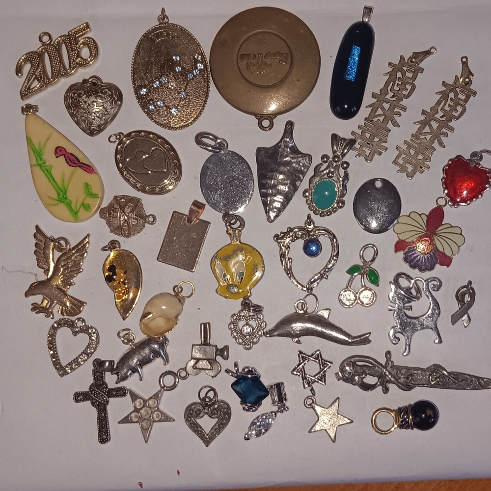 Necklace pendants 40 ct